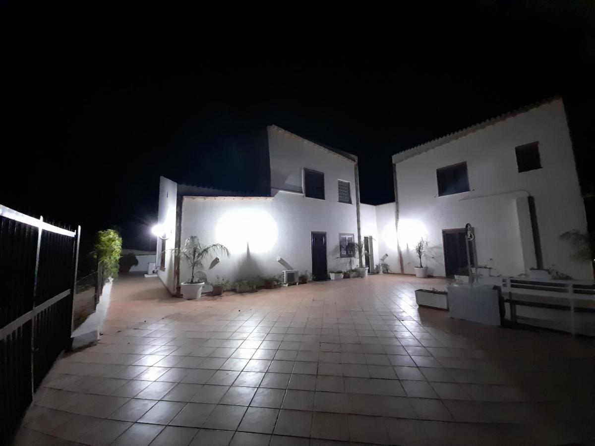 Il Baglio Di Donna Rosa Hotel Кустоначи Екстериор снимка