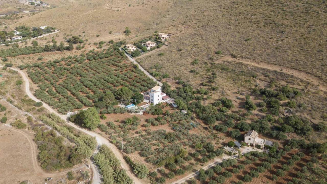 Il Baglio Di Donna Rosa Hotel Кустоначи Екстериор снимка